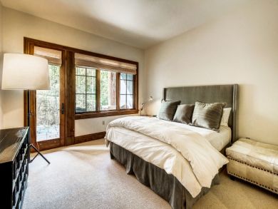 Posh Five Bedroom Luxury Ski Home Steps to Lift